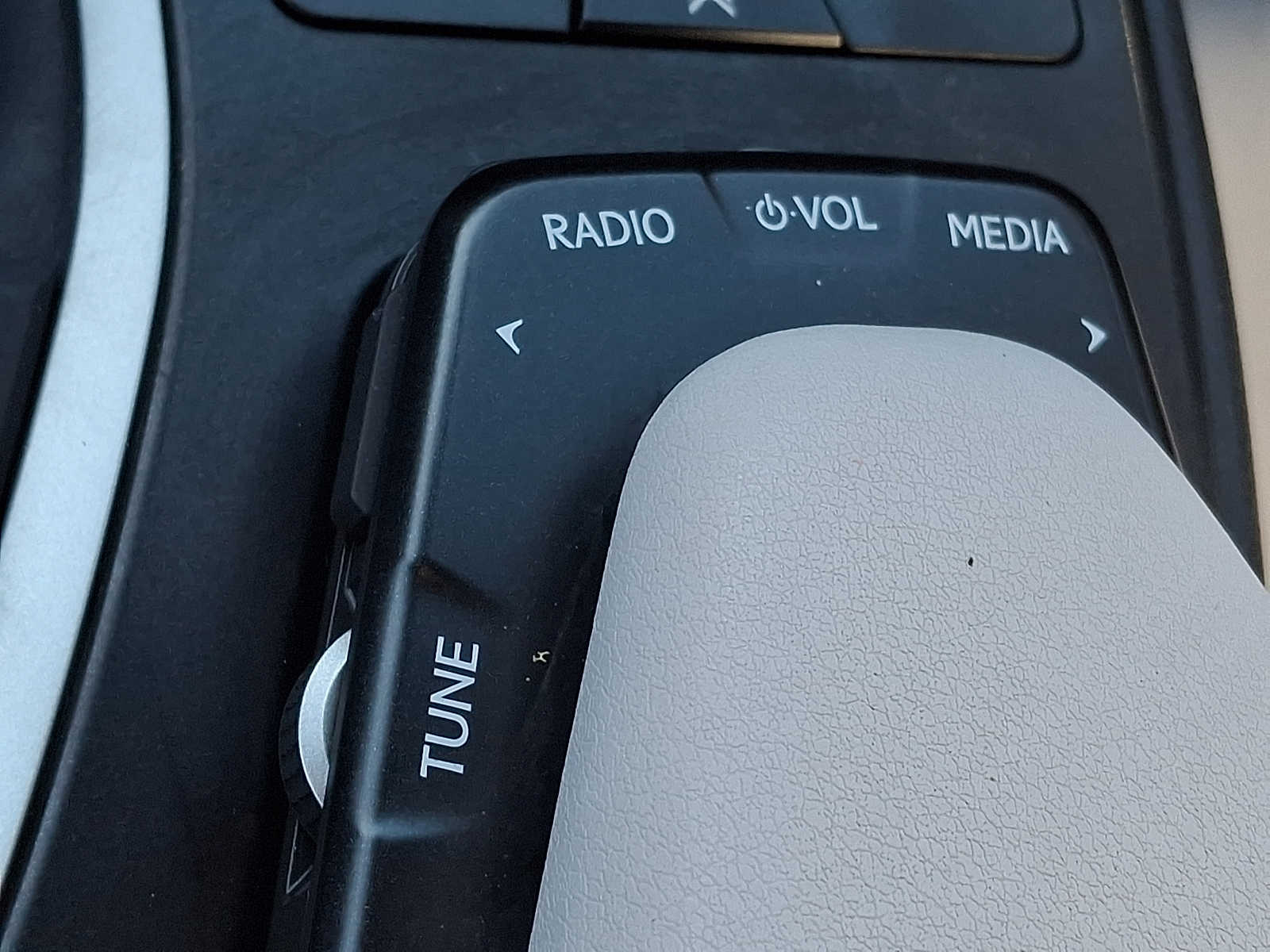 Thumbnail: 2022 Lexus UX - 22