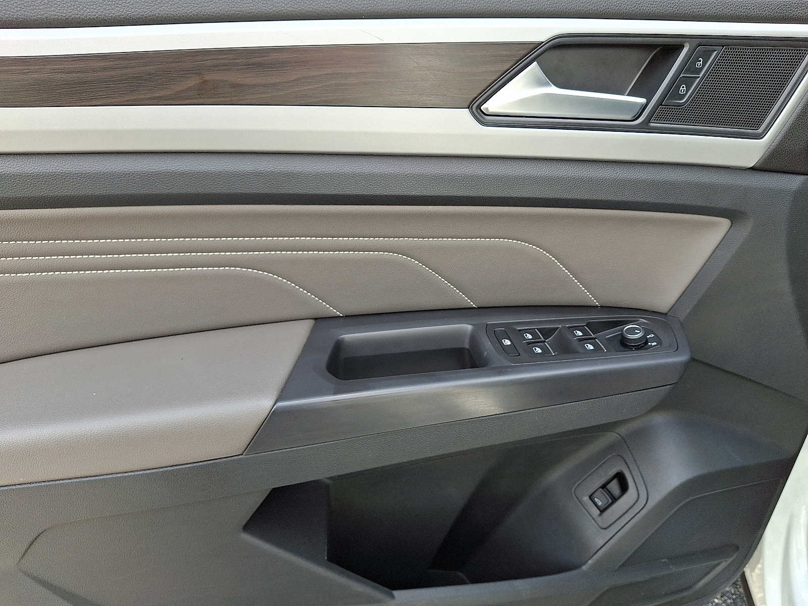 Thumbnail: 2022 Volkswagen Atlas - 9