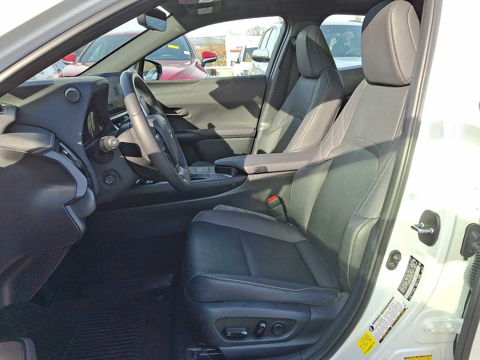 Thumbnail: 2023 Lexus UX - 9