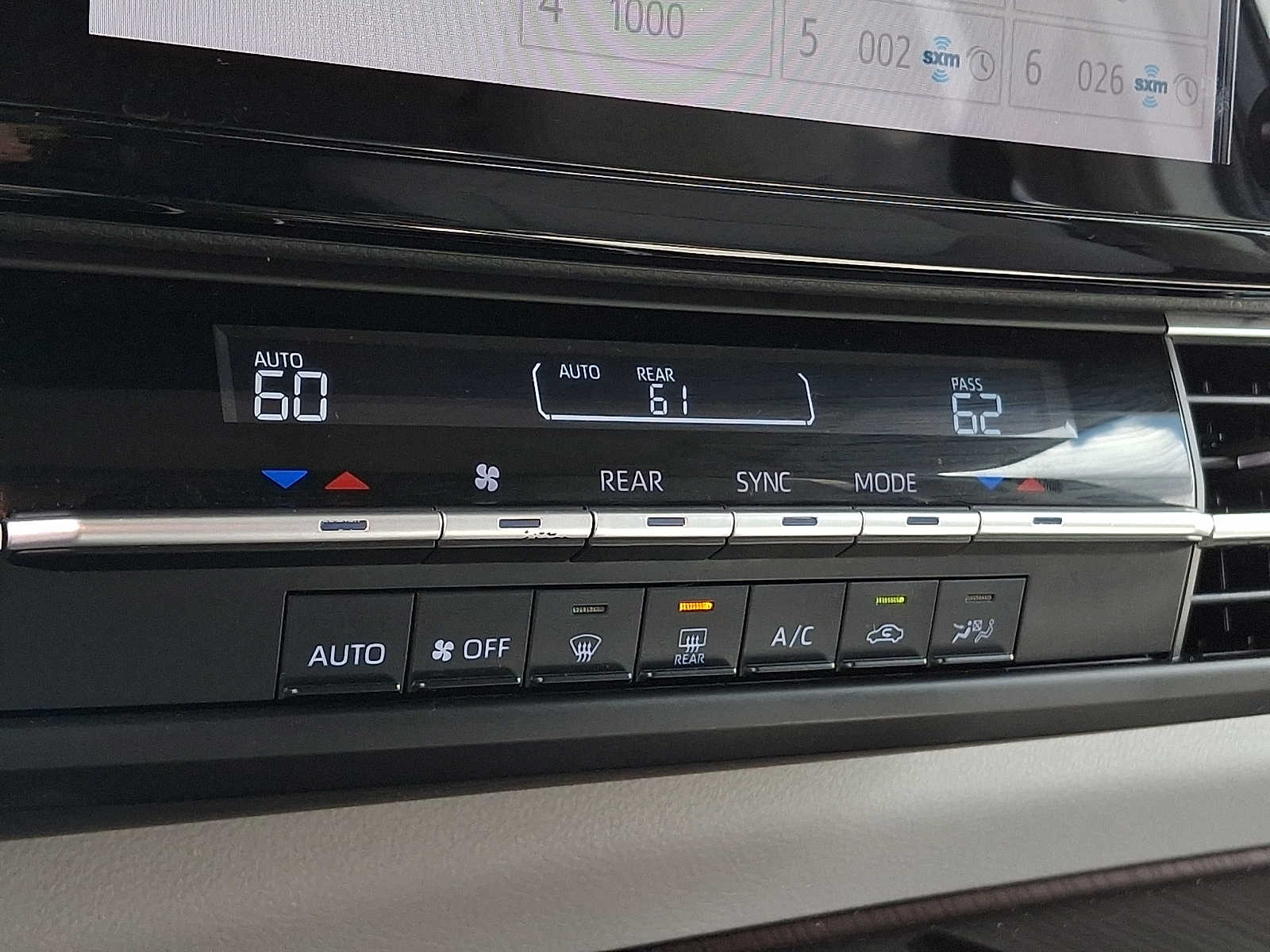 Thumbnail: 2023 Toyota Sienna - 13