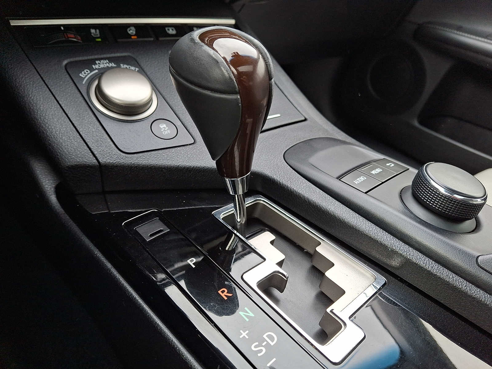 Thumbnail: 2013 Lexus ES - 13