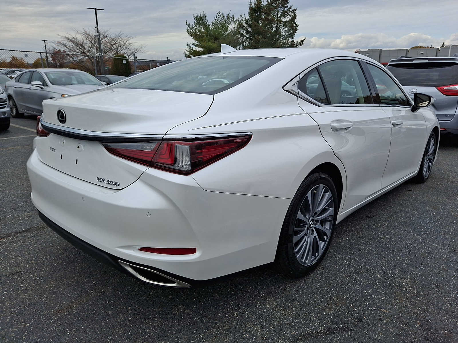 Thumbnail: 2019 Lexus ES - 4