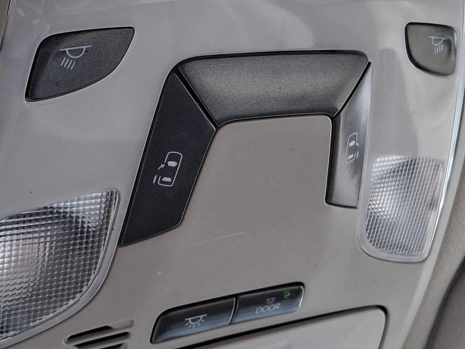 Thumbnail: 2014 Toyota Sienna - 23