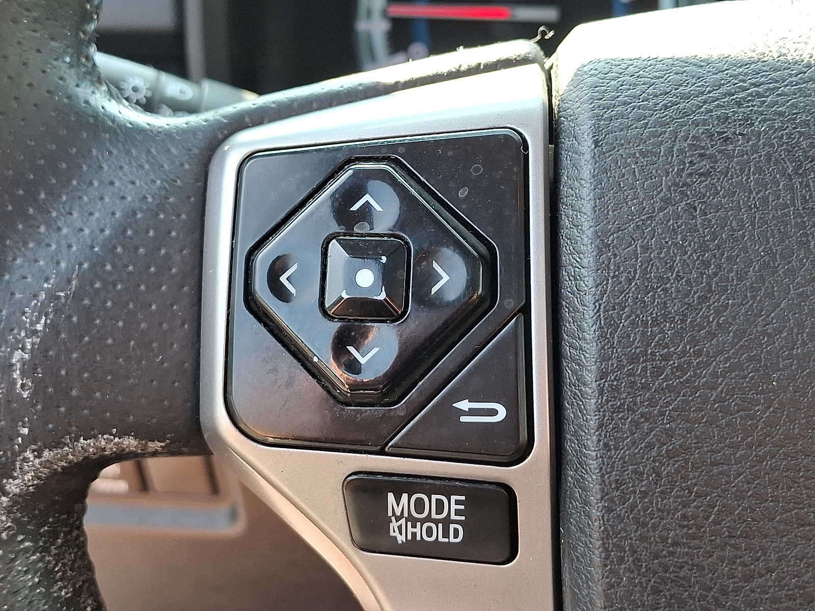 Thumbnail: 2015 Toyota 4Runner - 17