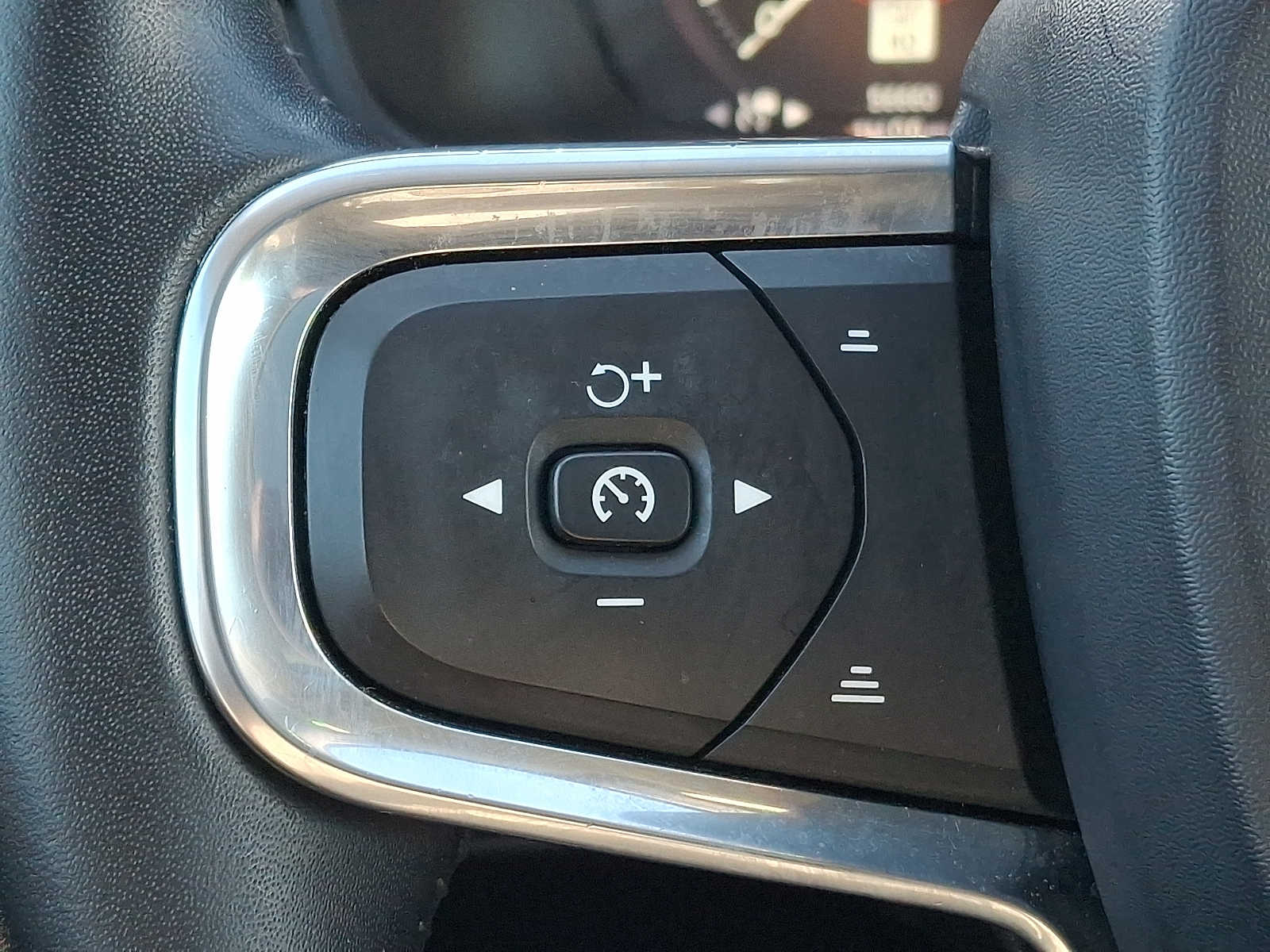 Thumbnail: 2019 Volvo XC40 - 17