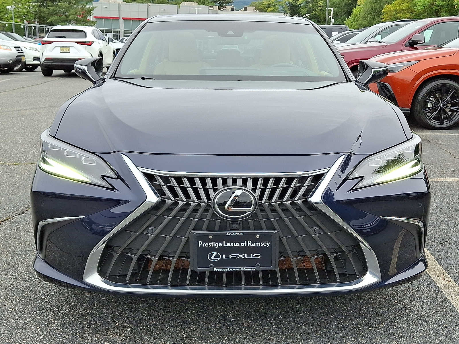 Thumbnail: 2022 Lexus ES - 2