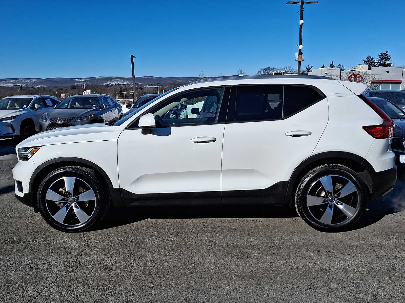 Thumbnail: 2019 Volvo XC40 - 5