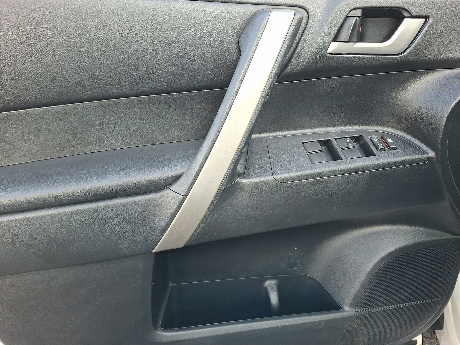 Thumbnail: 2013 Toyota Highlander - 8