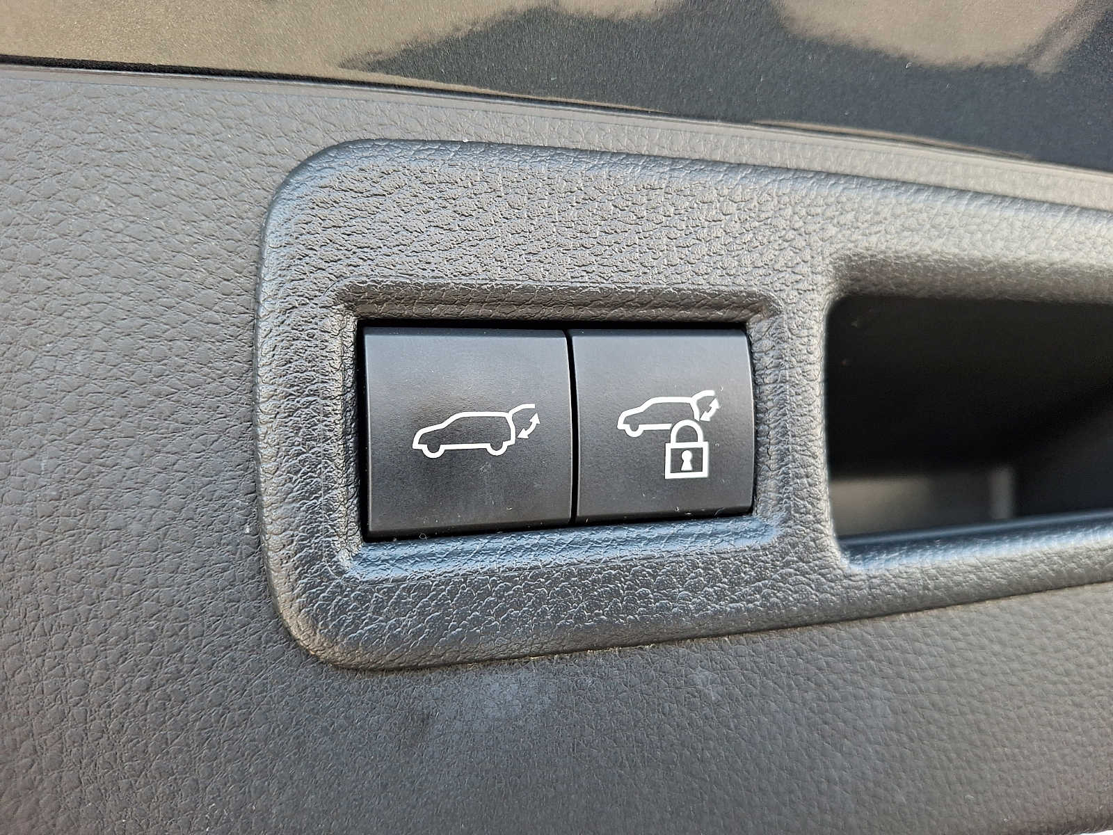 Thumbnail: 2023 Toyota Venza - 27