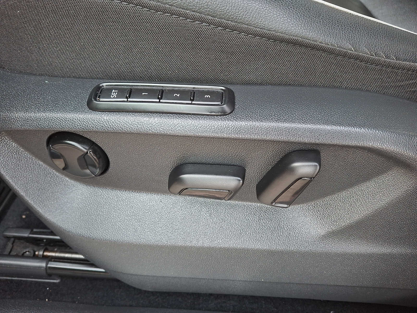 Thumbnail: 2019 Volkswagen Tiguan - 12