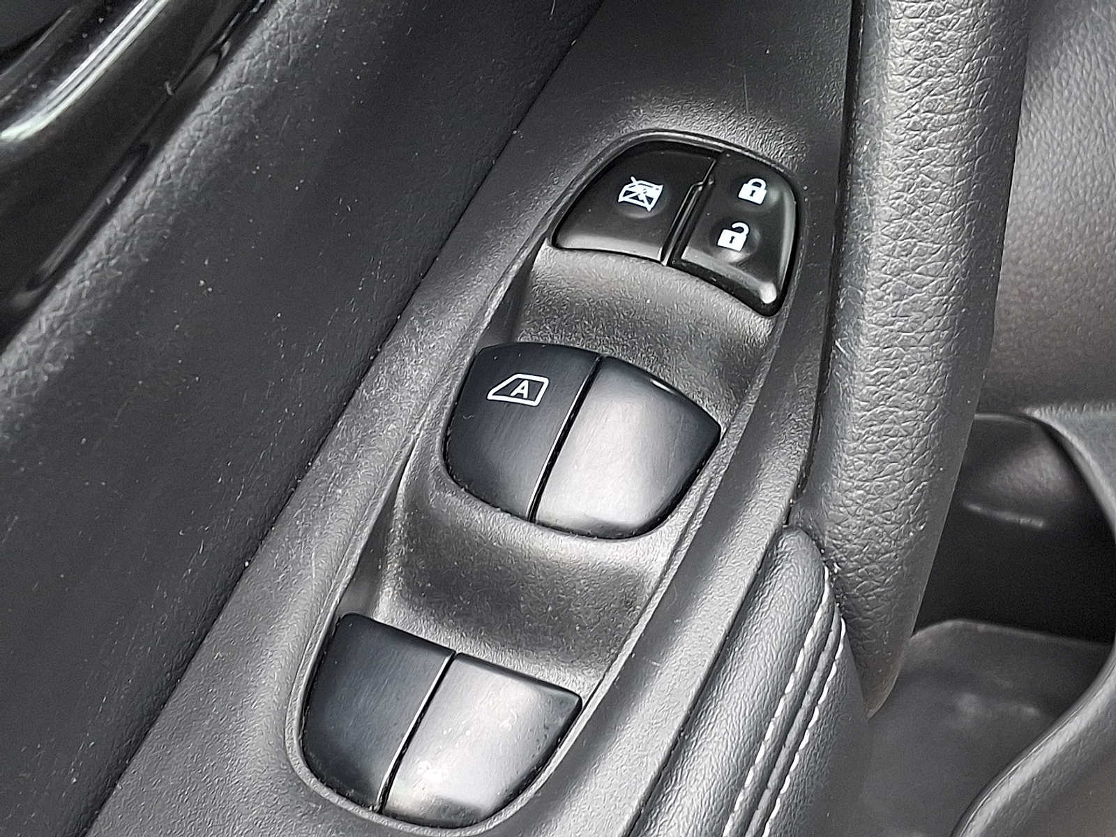 Thumbnail: 2019 Nissan Rogue - 25