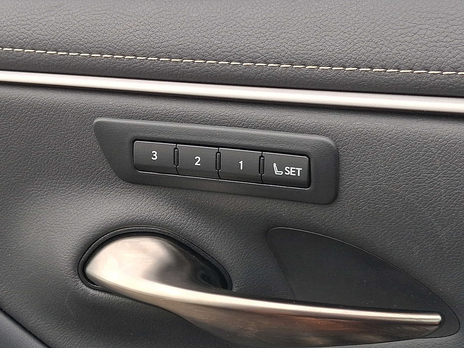 Thumbnail: 2024 Lexus ES - 24