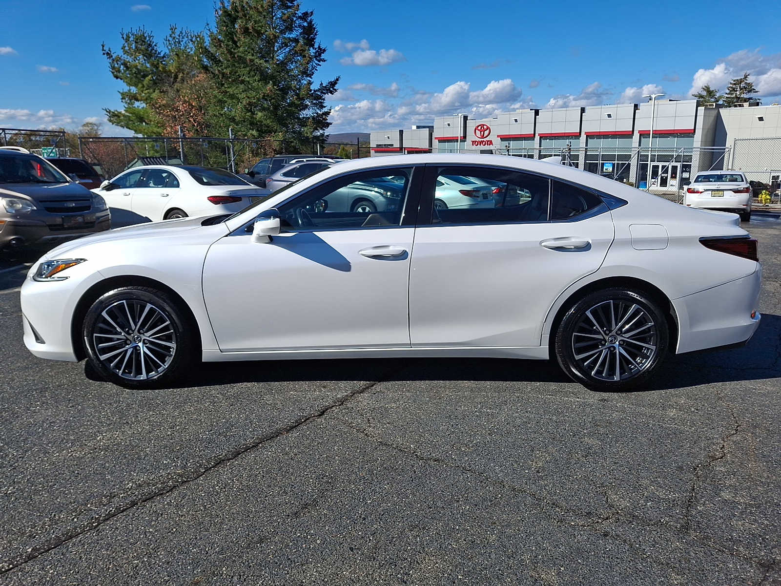 Thumbnail: 2024 Lexus ES - 7