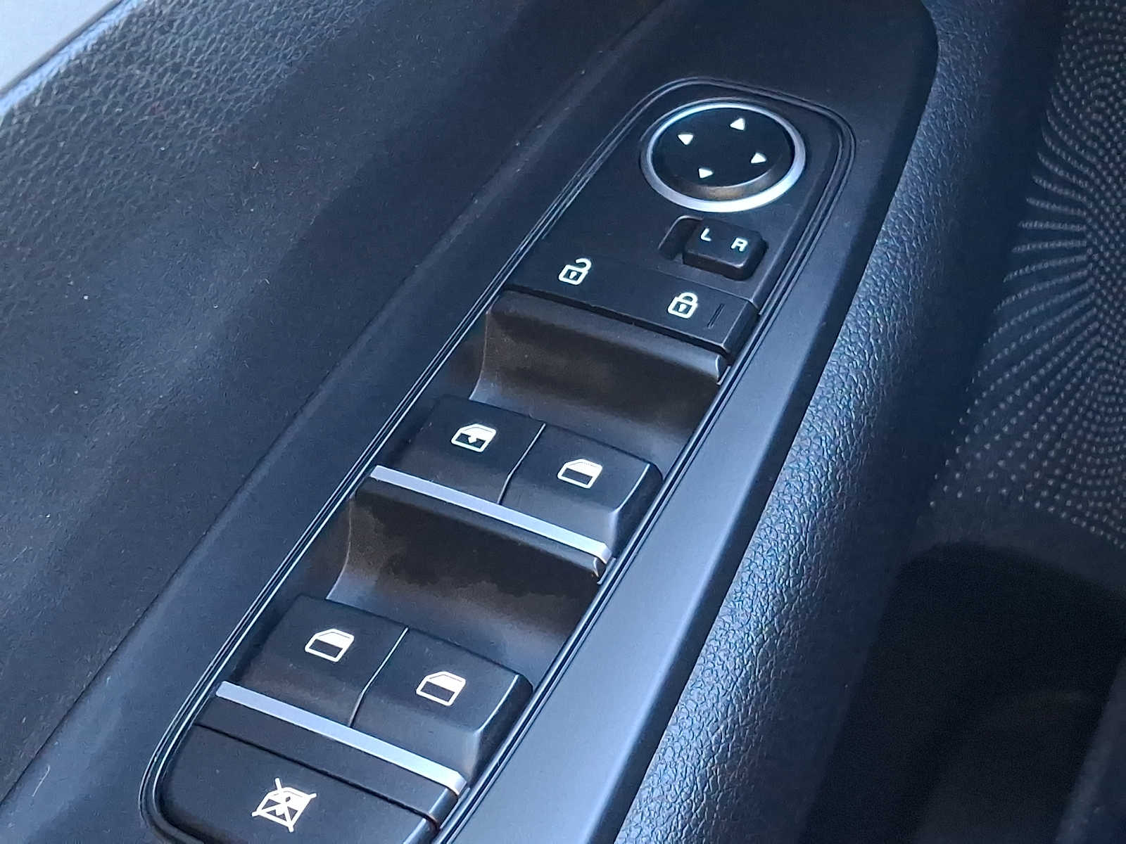 Thumbnail: 2023 Kia Forte - 23