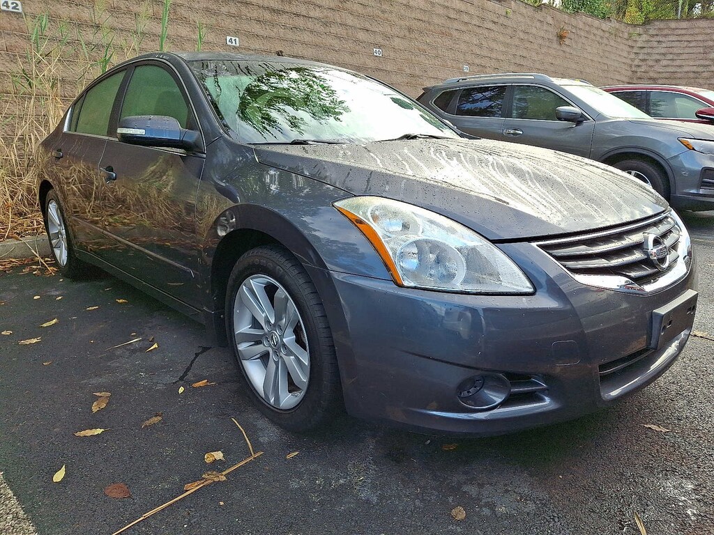 Used 2010 Nissan Altima 3.5 SR Sedan