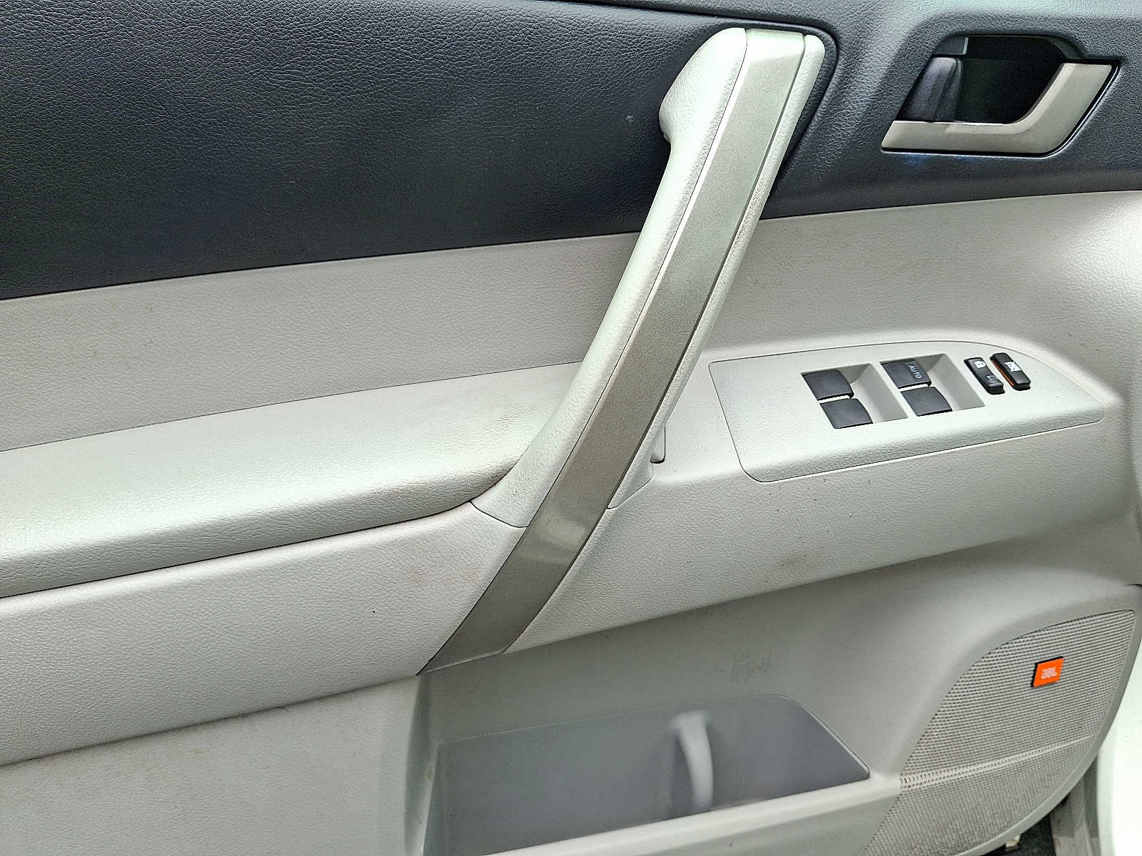 Thumbnail: 2011 Toyota Highlander - 10