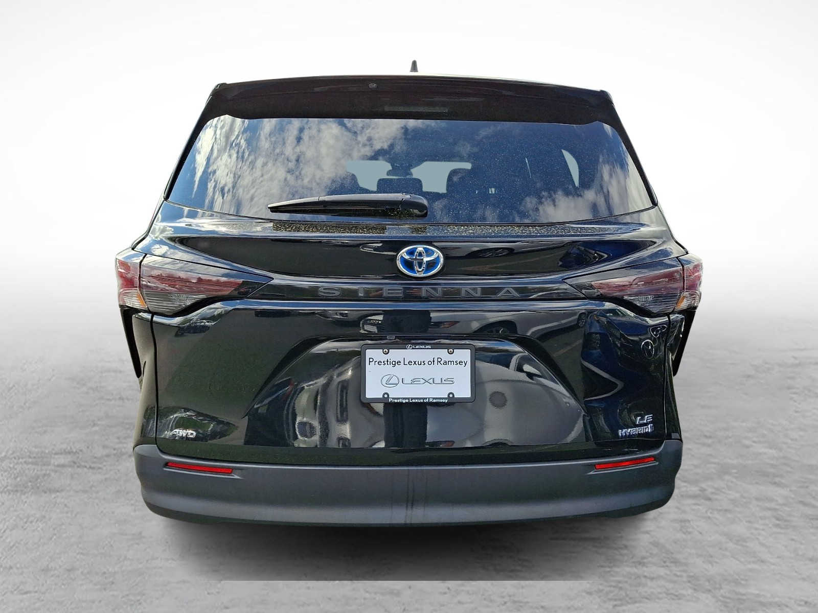 Thumbnail: 2023 Toyota Sienna - 3
