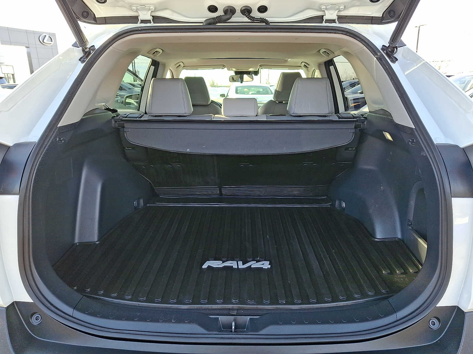 Thumbnail: 2022 Toyota RAV4 - 28