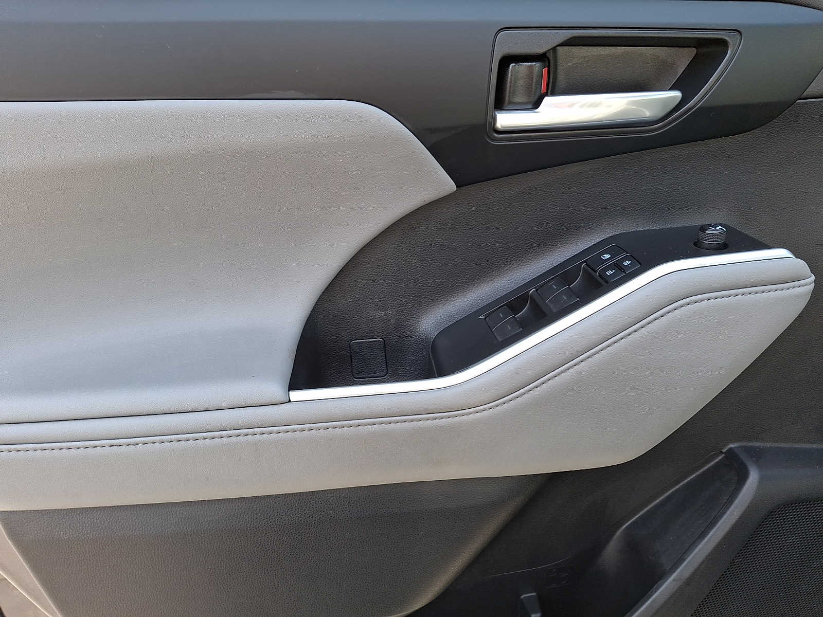 Thumbnail: 2021 Toyota Highlander - 10