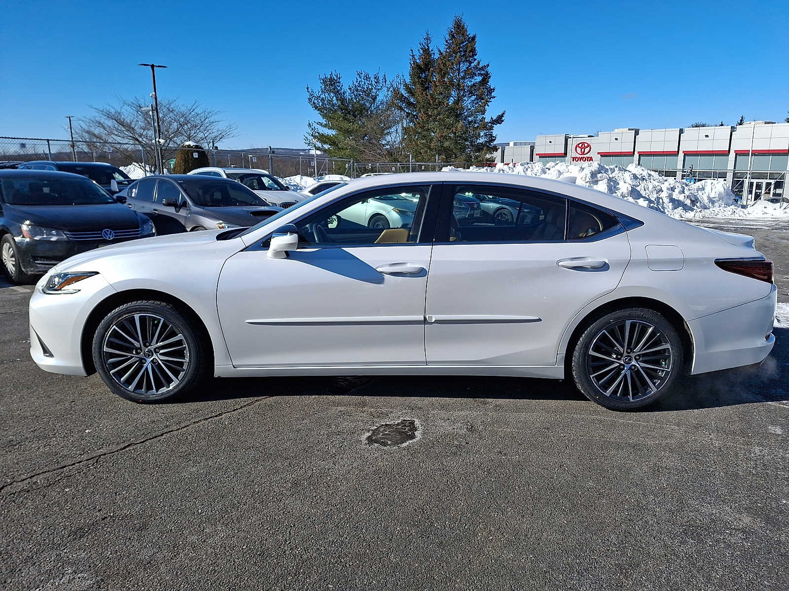 Thumbnail: 2023 Lexus ES - 7