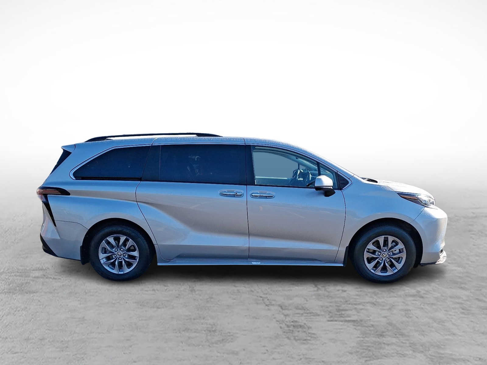 Thumbnail: 2024 Toyota Sienna - 3