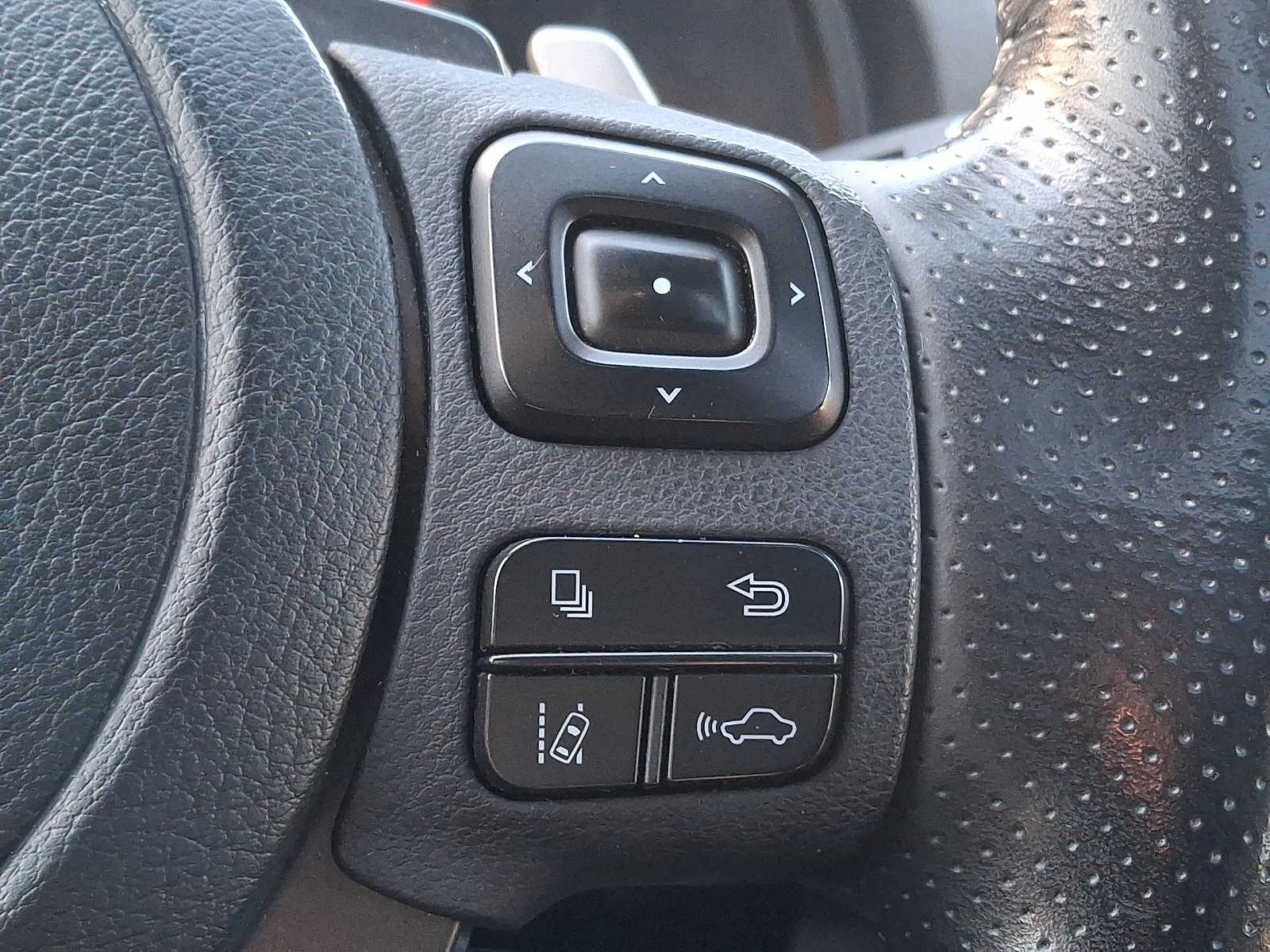 Thumbnail: 2023 Lexus IS - 18