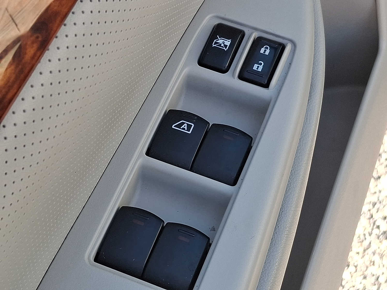 Thumbnail: 2011 Subaru Legacy - 24