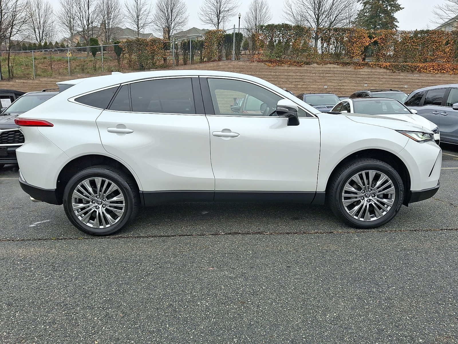 Thumbnail: 2023 Toyota Venza - 4