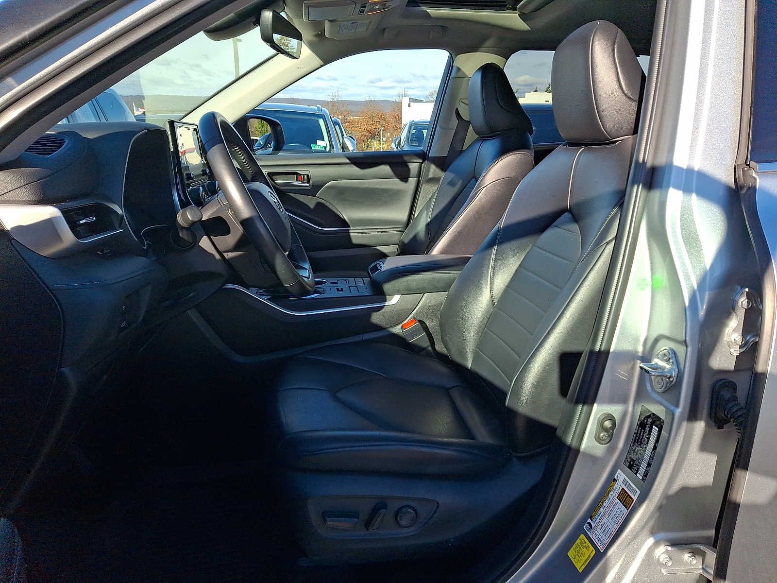 Thumbnail: 2022 Toyota Highlander - 11