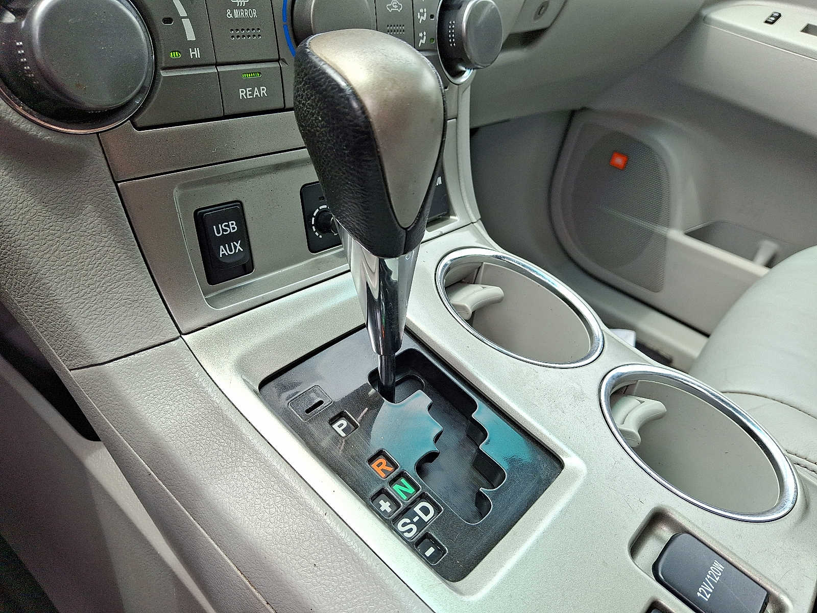 Thumbnail: 2011 Toyota Highlander - 14