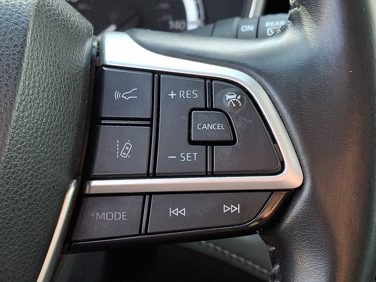 Thumbnail: 2023 Toyota Highlander - 21