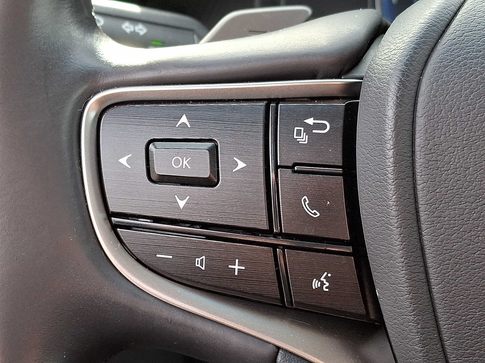 Thumbnail: 2023 Lexus ES - 18