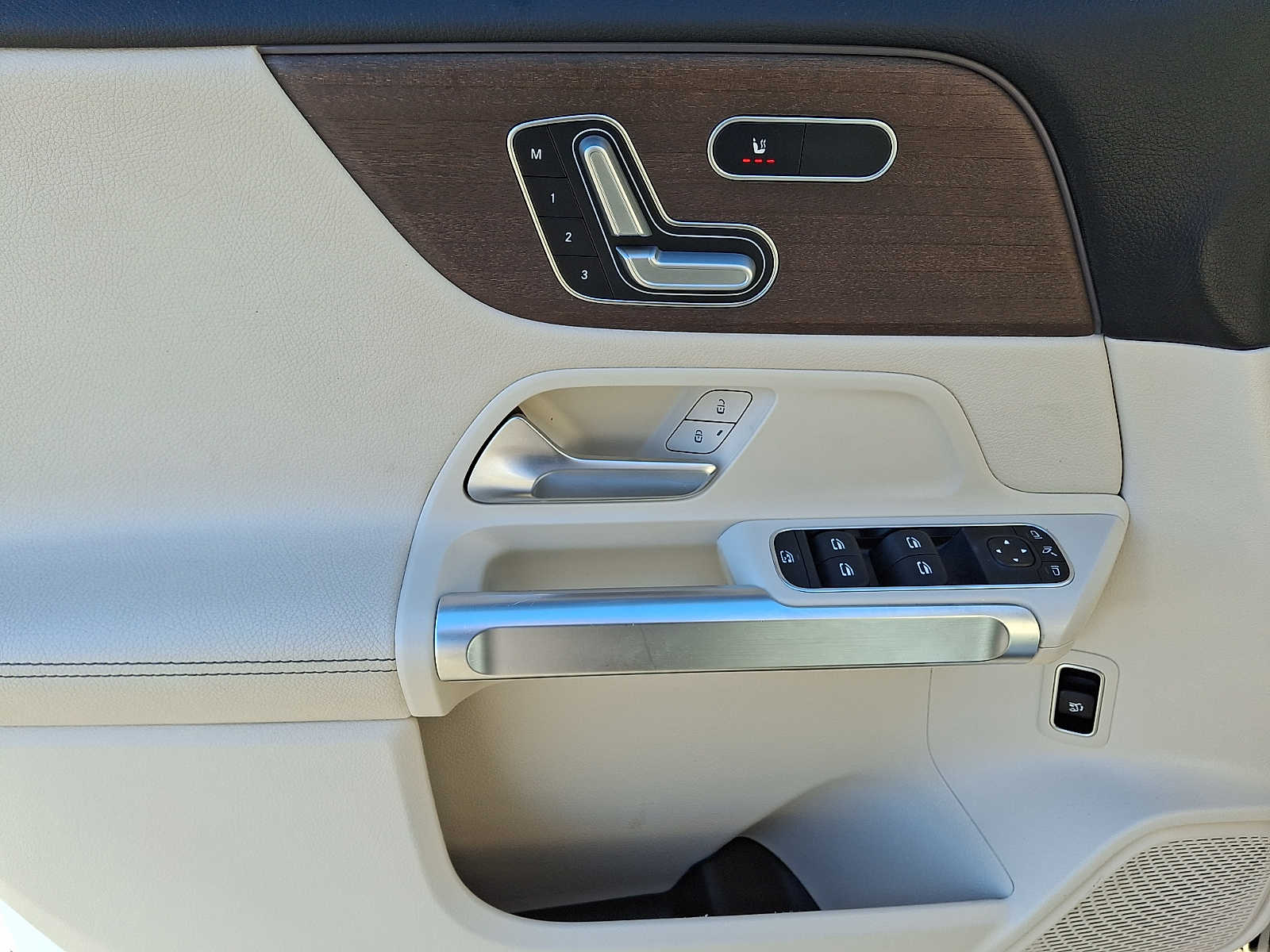 Thumbnail: 2022 Mercedes-Benz GLB - 9