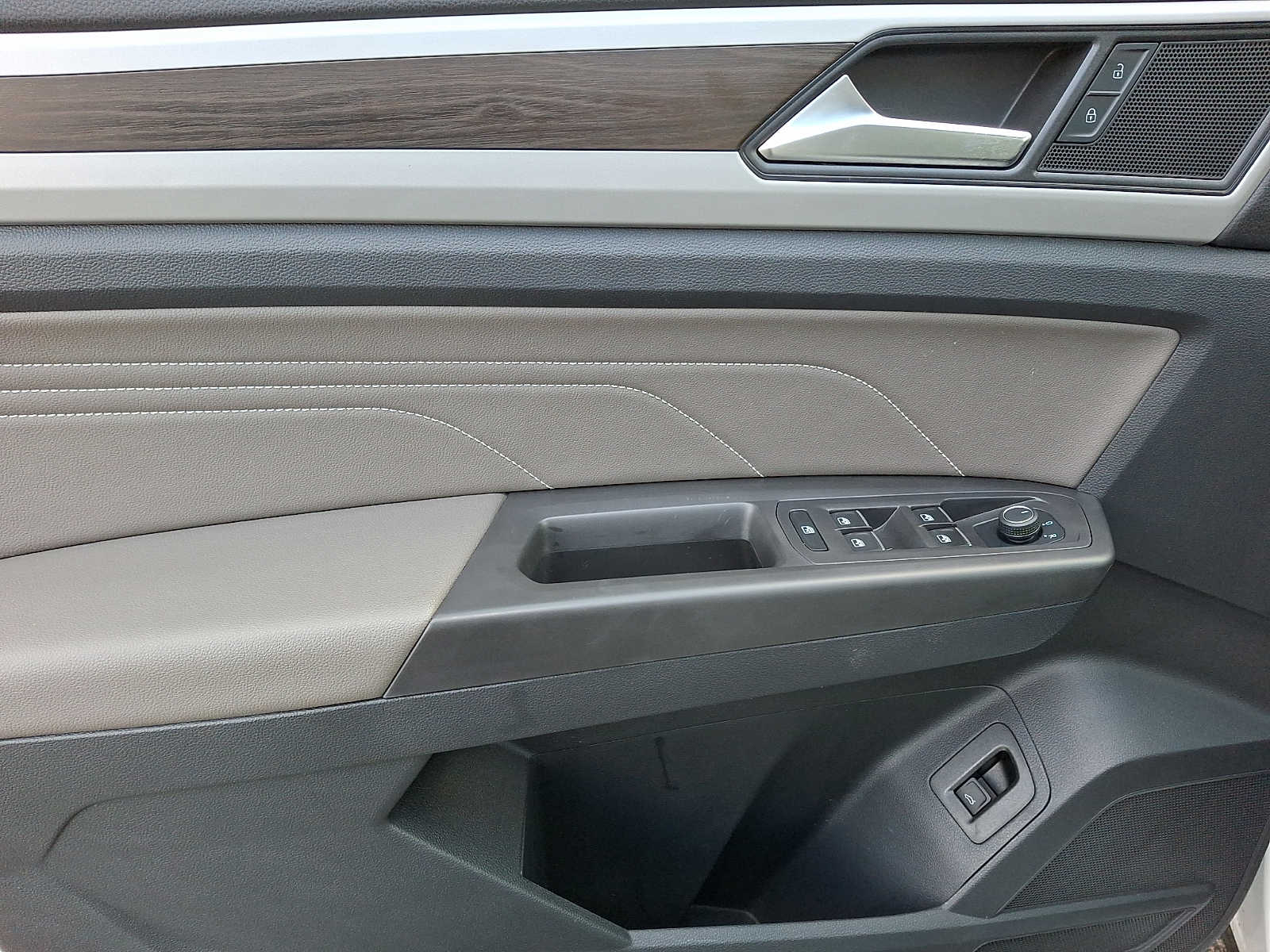 Thumbnail: 2022 Volkswagen Atlas - 11