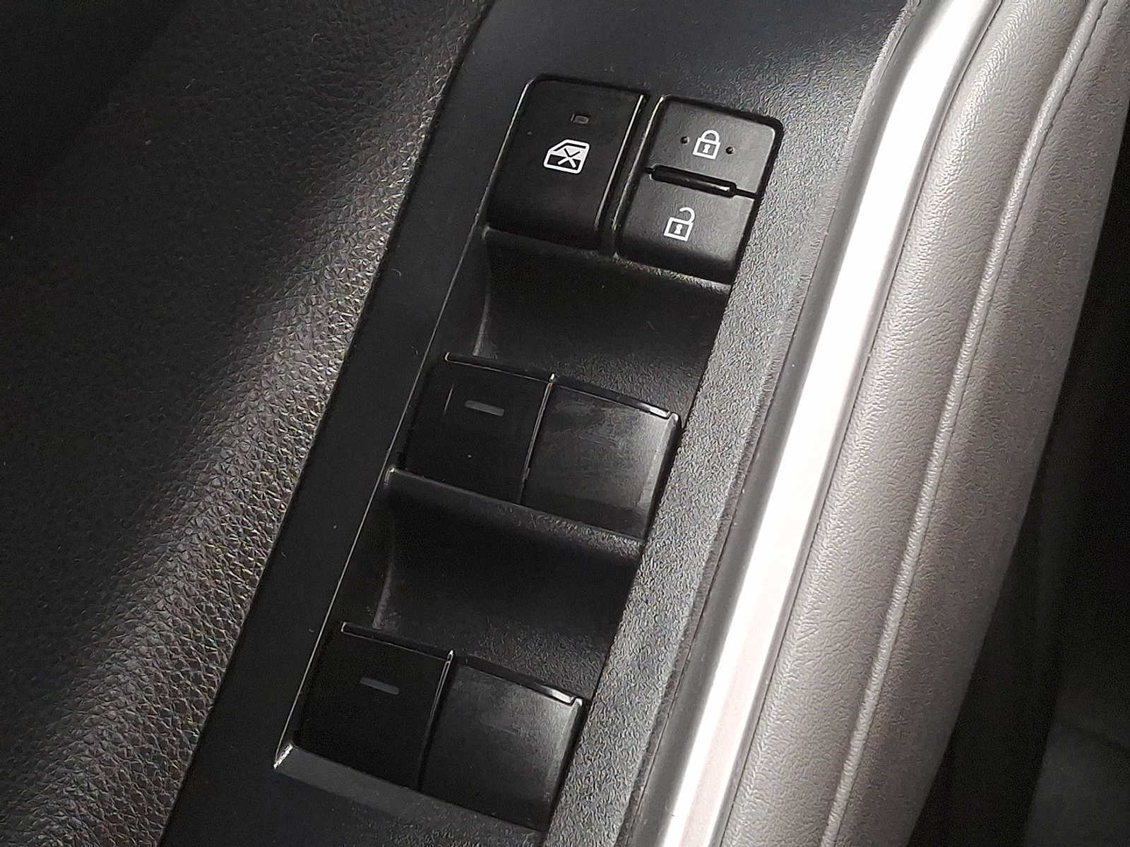 Thumbnail: 2023 Toyota Highlander - 22