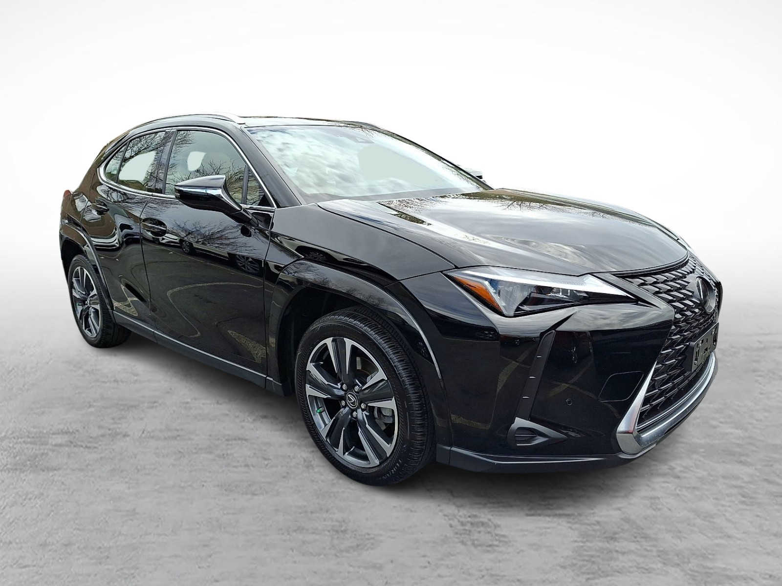 Thumbnail: 2023 Lexus UX - 3