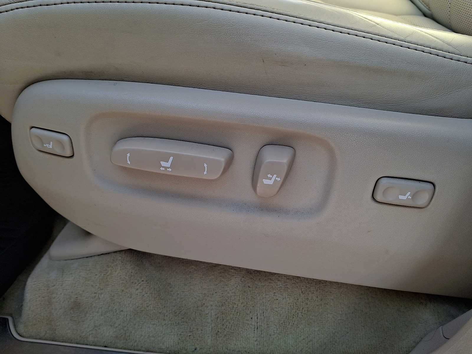 Thumbnail: 2020 Lexus LX - 12