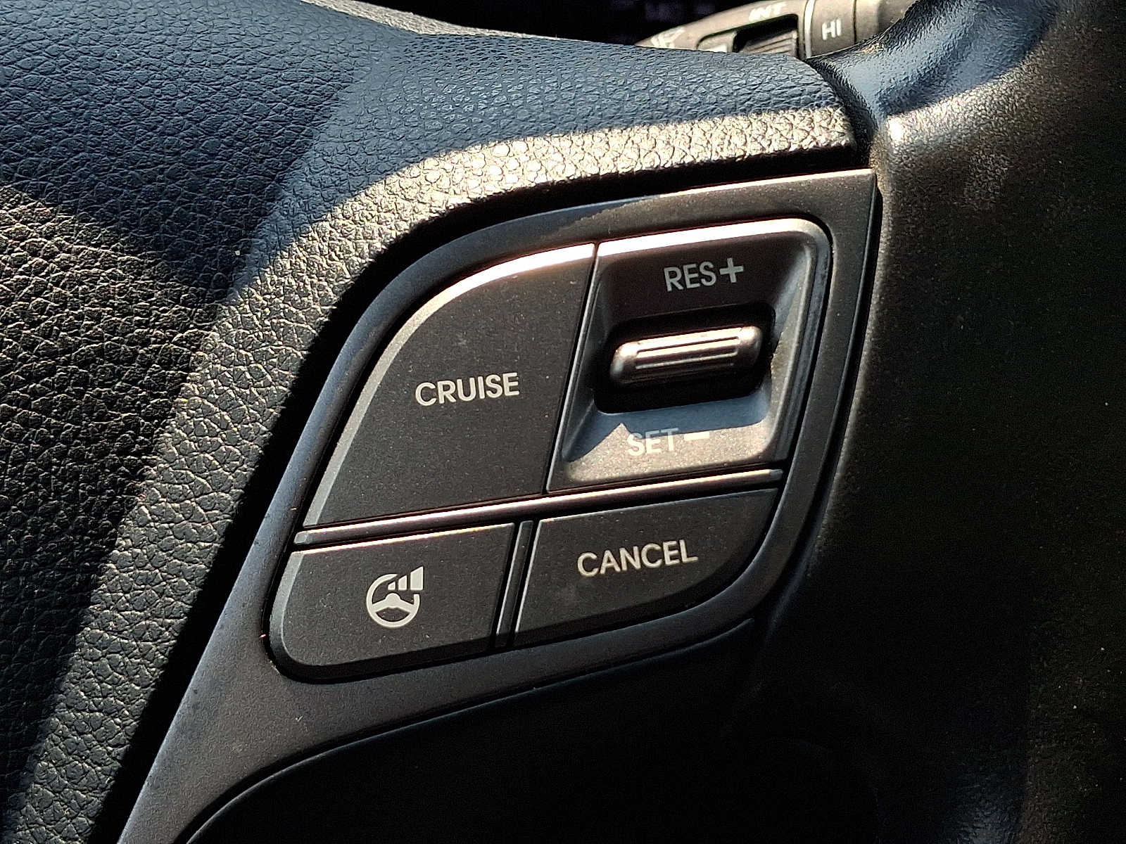 Thumbnail: 2015 Hyundai Santa Fe - 18