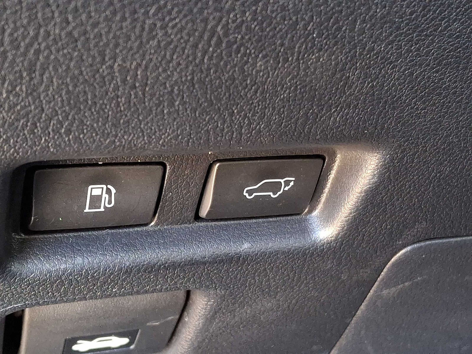 Thumbnail: 2023 Lexus UX - 25