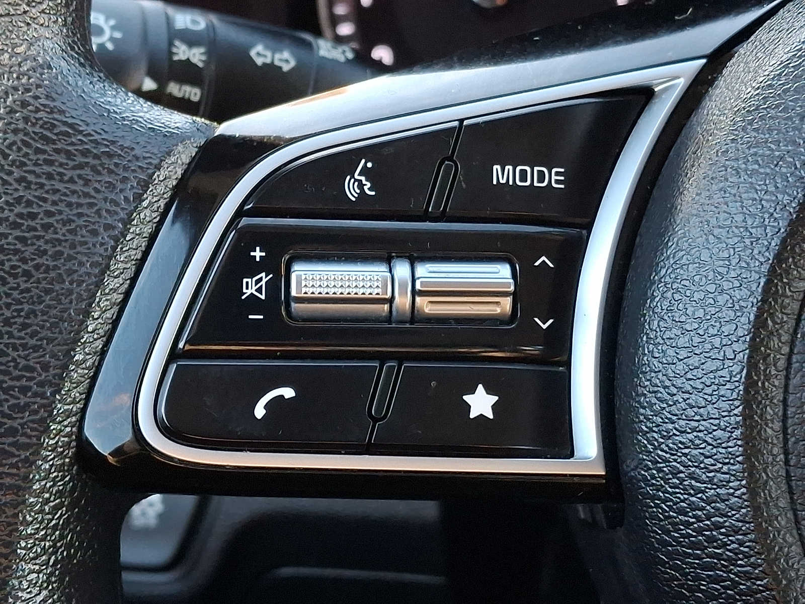 Thumbnail: 2023 Kia Forte - 17