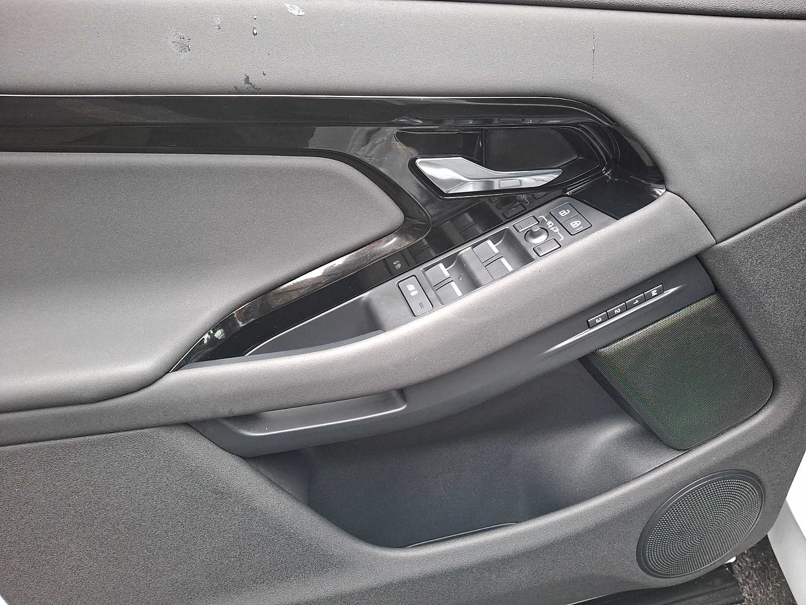 Thumbnail: 2024 Land Rover Range Rover Evoque - 8