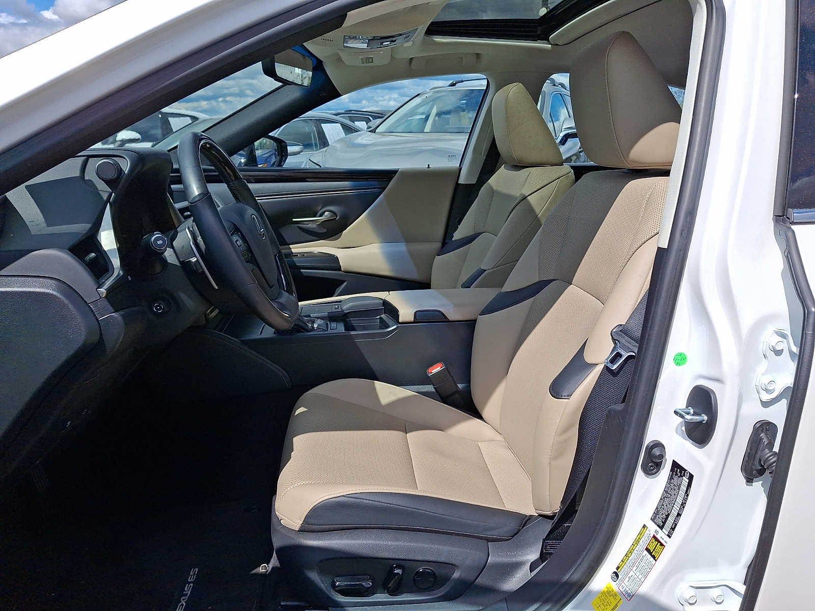 Thumbnail: 2021 Lexus ES - 10