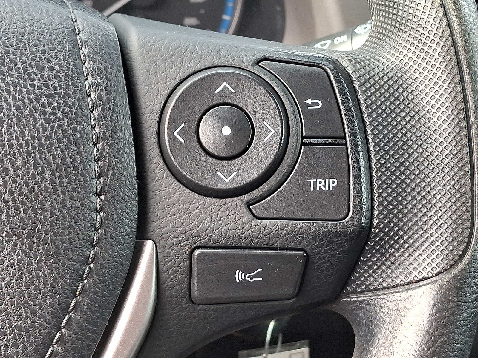 Thumbnail: 2018 Toyota RAV4 - 18