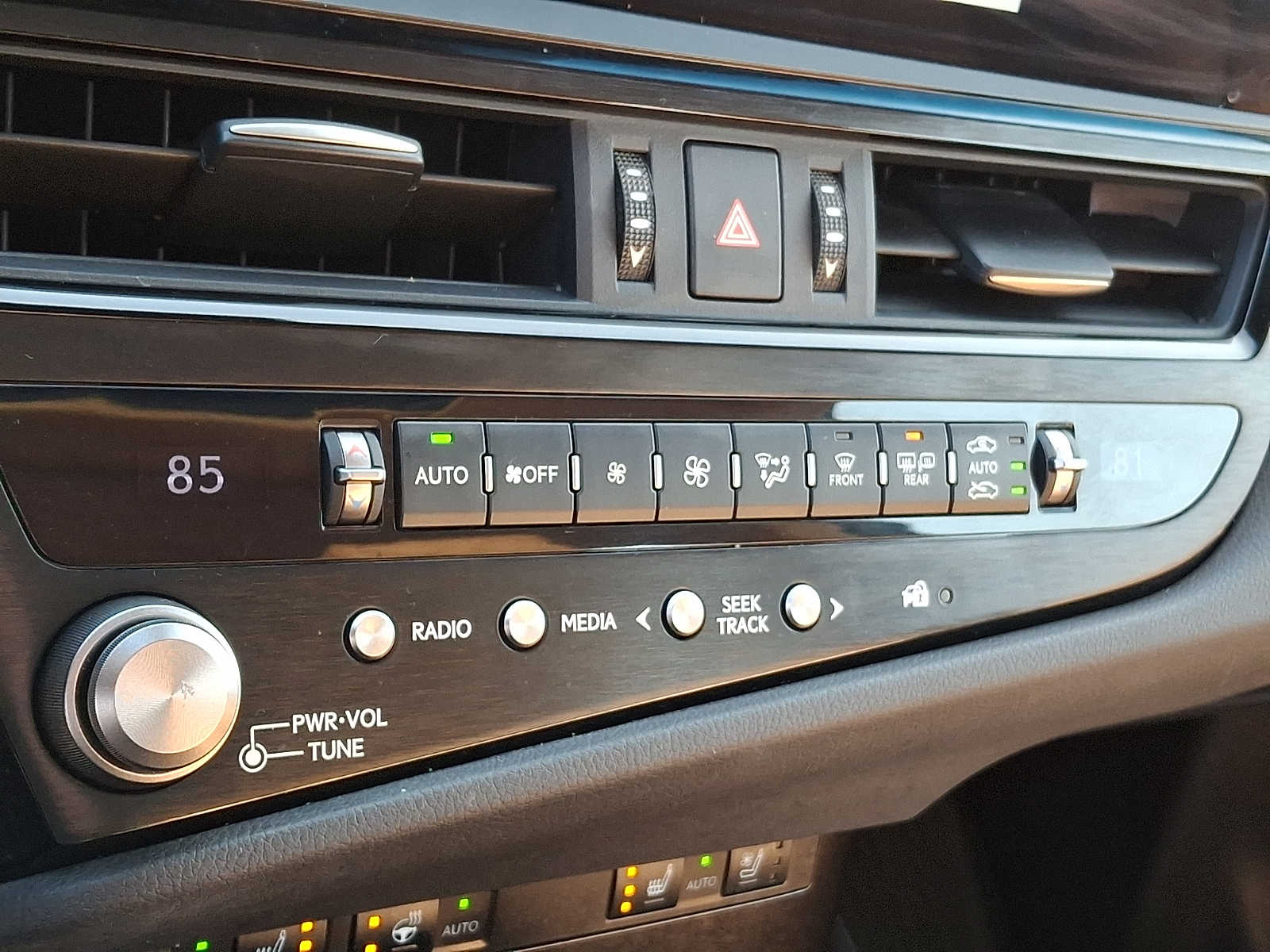 Thumbnail: 2023 Lexus ES - 13