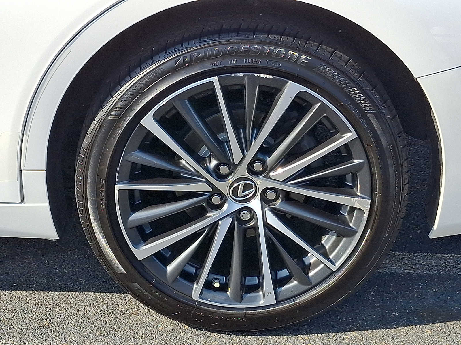Thumbnail: 2023 Lexus ES - 7