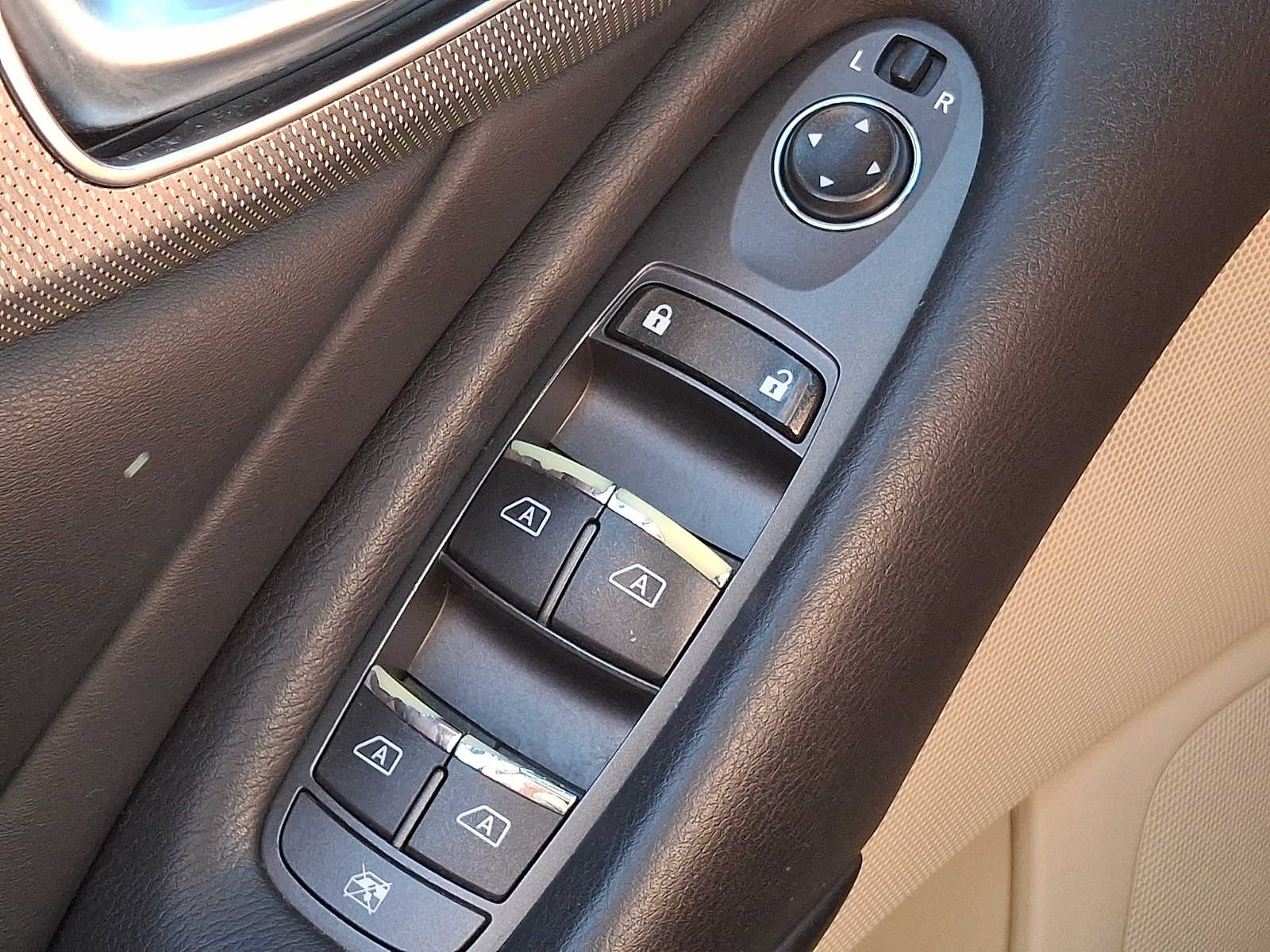 Thumbnail: 2014 INFINITI Q50 - 23