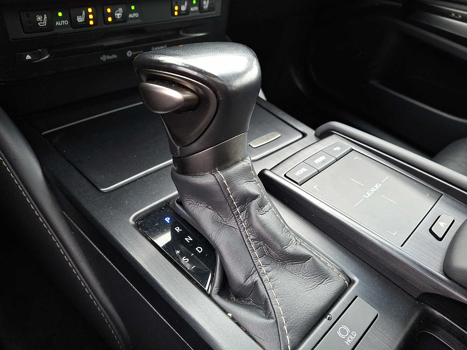 Thumbnail: 2020 Lexus ES - 11