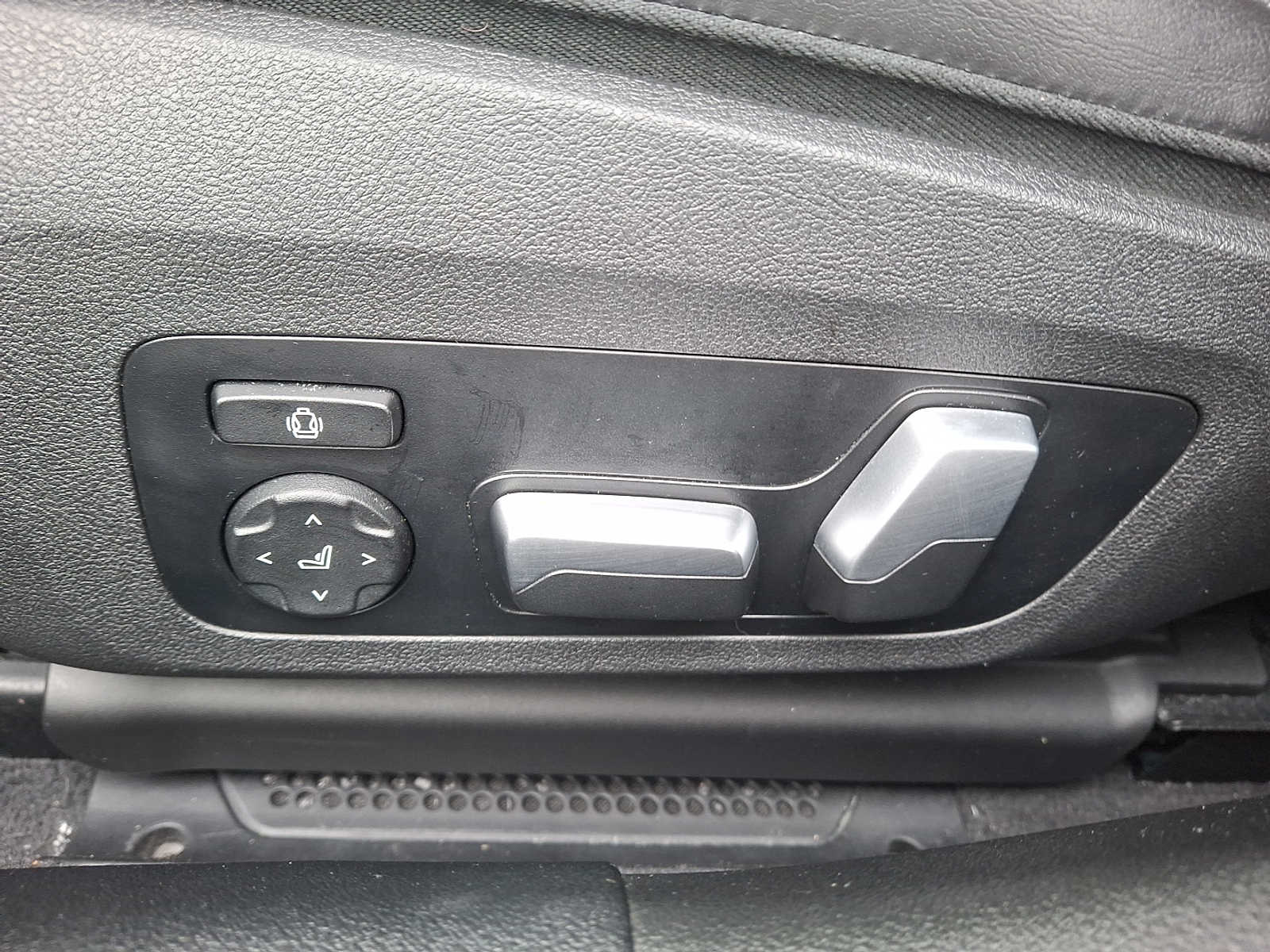 Thumbnail: 2023 BMW 8 Series - 12