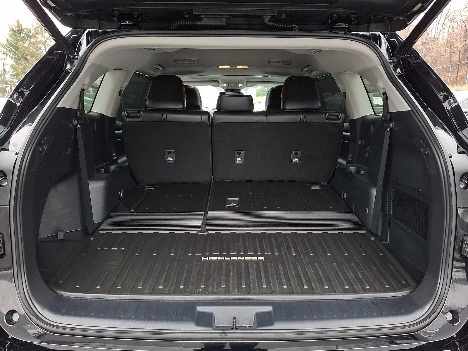 Thumbnail: 2022 Toyota Highlander - 26