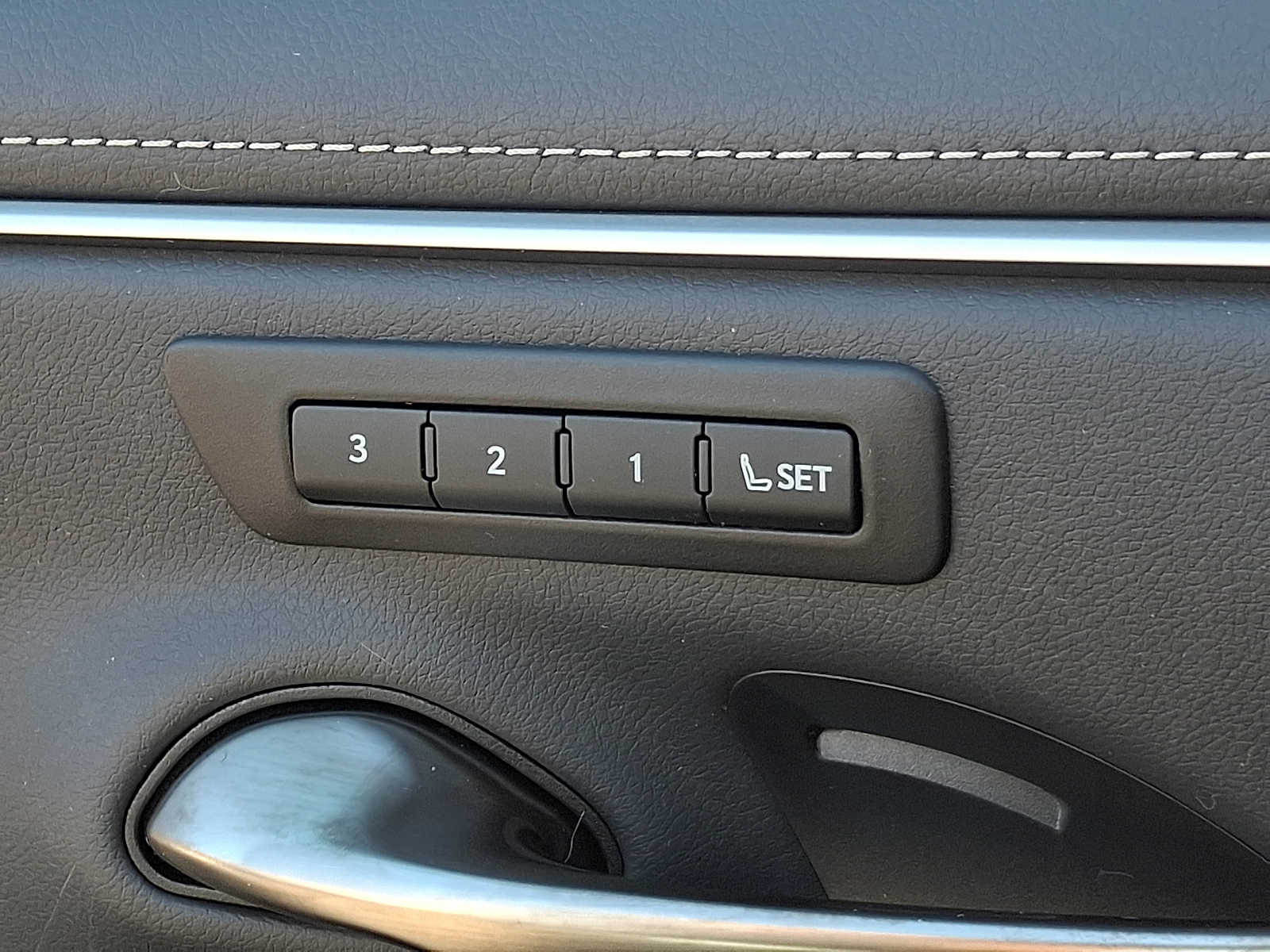 Thumbnail: 2023 Lexus ES - 24